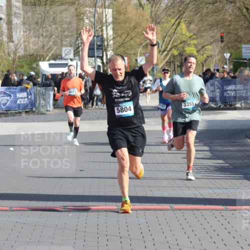 12.04.2026 - 45. Internationalen Wilhelmsburger Insellauf Strokosch-Dieckow http://msf.ph/oto/9454518 12.04.2026 10:29:55 Ziel 4027, 5804, 3355 meine-sportfotos.de