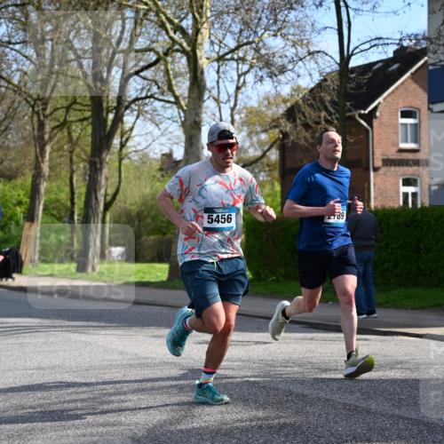 12.04.2026 - 45. Internationalen Wilhelmsburger Insellauf J. Mangold http://msf.ph/oto/9454519 12.04.2026 10:19:29 Ziel 2671, 2549, 3289, 5456, 2789, 5652, 3976, 4162, 4605 meine-sportfotos.de