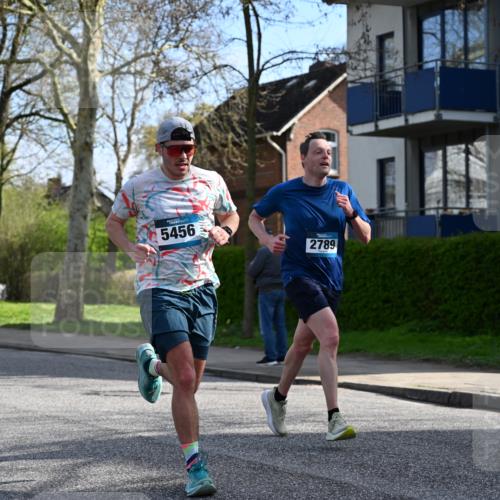 12.04.2026 - 45. Internationalen Wilhelmsburger Insellauf J. Mangold http://msf.ph/oto/9454527 12.04.2026 10:19:29 Ziel 2671, 2549, 3289, 5456, 2789, 5652, 3976, 4162, 4605 meine-sportfotos.de