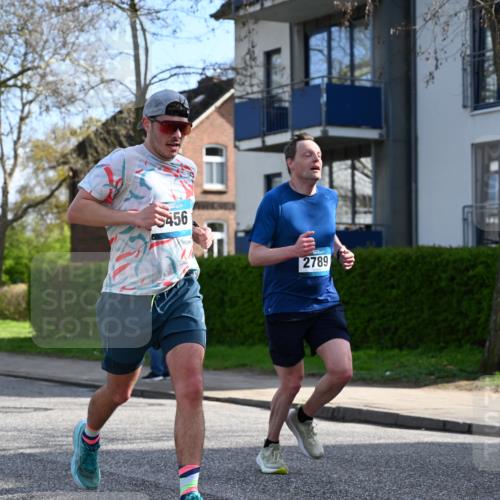 12.04.2026 - 45. Internationalen Wilhelmsburger Insellauf J. Mangold http://msf.ph/oto/9454534 12.04.2026 10:19:29 Ziel 2671, 2549, 3289, 5456, 2789, 5652, 3976, 4162, 4605 meine-sportfotos.de
