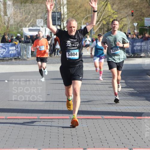 12.04.2026 - 45. Internationalen Wilhelmsburger Insellauf Strokosch-Dieckow http://msf.ph/oto/9454536 12.04.2026 10:29:56 Ziel 4027, 5804, 3355, 4142, 2627 meine-sportfotos.de