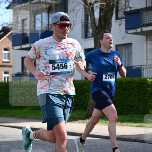 12.04.2026 - 45. Internationalen Wilhelmsburger Insellauf J. Mangold http://msf.ph/oto/9454546 12.04.2026 10:19:30 Ziel 2671, 2549, 3289, 5456, 2789, 5652, 3976, 4162, 4605 meine-sportfotos.de