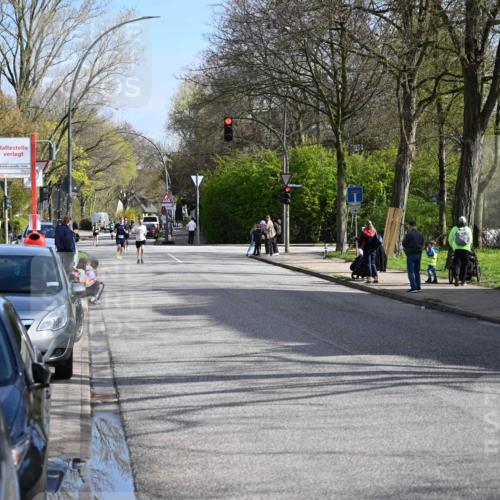 12.04.2026 - 45. Internationalen Wilhelmsburger Insellauf J. Mangold http://msf.ph/oto/9454550 12.04.2026 10:20:36 Ziel 3134, 3208, 2212, 4003, 5591, 2127 meine-sportfotos.de