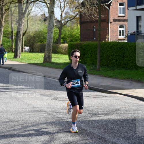 12.04.2026 - 45. Internationalen Wilhelmsburger Insellauf J. Mangold http://msf.ph/oto/9454556 12.04.2026 10:20:52 Ziel 3134, 3208, 2212, 4003, 5591, 2127, 3099, 3099 meine-sportfotos.de