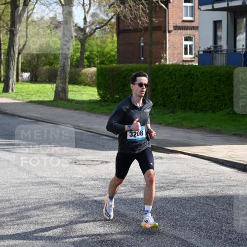 12.04.2026 - 45. Internationalen Wilhelmsburger Insellauf J. Mangold http://msf.ph/oto/9454558 12.04.2026 10:20:52 Ziel 3134, 3208, 2212, 4003, 5591, 2127, 3099, 3099 meine-sportfotos.de
