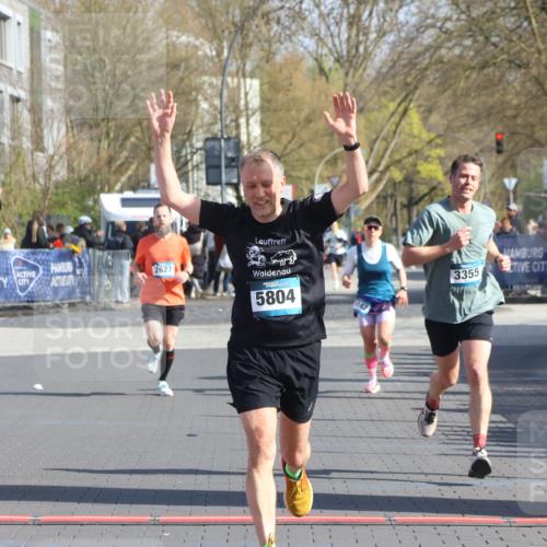 12.04.2026 - 45. Internationalen Wilhelmsburger Insellauf Strokosch-Dieckow http://msf.ph/oto/9454564 12.04.2026 10:29:56 Ziel 4027, 5804, 3355, 4142, 2627 meine-sportfotos.de