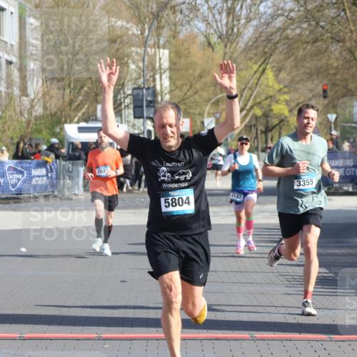 12.04.2026 - 45. Internationalen Wilhelmsburger Insellauf Strokosch-Dieckow http://msf.ph/oto/9454573 12.04.2026 10:29:56 Ziel 4027, 5804, 3355, 4142, 2627 meine-sportfotos.de