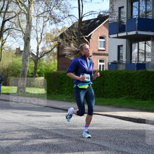 12.04.2026 - 45. Internationalen Wilhelmsburger Insellauf J. Mangold http://msf.ph/oto/9454590 12.04.2026 10:21:21 Ziel 2127, 3099, 2253, 3137, 3930, 3317, 3771 meine-sportfotos.de