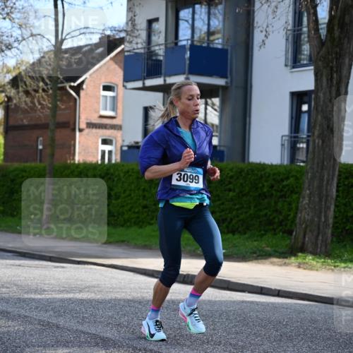 12.04.2026 - 45. Internationalen Wilhelmsburger Insellauf J. Mangold http://msf.ph/oto/9454596 12.04.2026 10:21:21 Ziel 2127, 3099, 2253, 3137, 3930, 3317, 3771 meine-sportfotos.de
