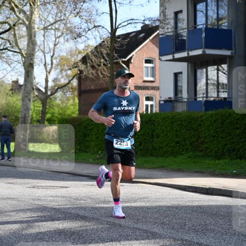 12.04.2026 - 45. Internationalen Wilhelmsburger Insellauf J. Mangold http://msf.ph/oto/9454606 12.04.2026 10:21:33 Ziel 2253, 3137, 3930, 3317, 3771, 3771, 2010 meine-sportfotos.de
