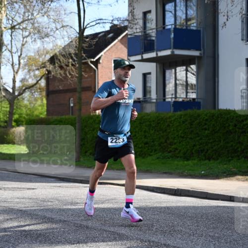 12.04.2026 - 45. Internationalen Wilhelmsburger Insellauf J. Mangold http://msf.ph/oto/9454610 12.04.2026 10:21:33 Ziel 2253, 3137, 3930, 3317, 3771, 3771, 2010 meine-sportfotos.de