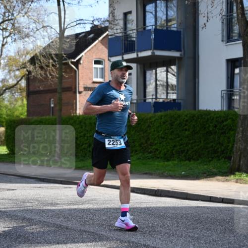 12.04.2026 - 45. Internationalen Wilhelmsburger Insellauf J. Mangold http://msf.ph/oto/9454612 12.04.2026 10:21:33 Ziel 2253, 3137, 3930, 3317, 3771, 3771, 2010 meine-sportfotos.de