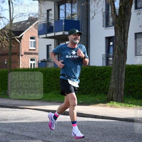 12.04.2026 - 45. Internationalen Wilhelmsburger Insellauf J. Mangold http://msf.ph/oto/9454615 12.04.2026 10:21:33 Ziel 2253, 3137, 3930, 3317, 3771, 3771, 2010 meine-sportfotos.de