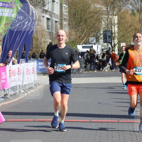 12.04.2026 - 45. Internationalen Wilhelmsburger Insellauf Strokosch-Dieckow http://msf.ph/oto/9454623 12.04.2026 10:42:55 Ziel 2252 meine-sportfotos.de