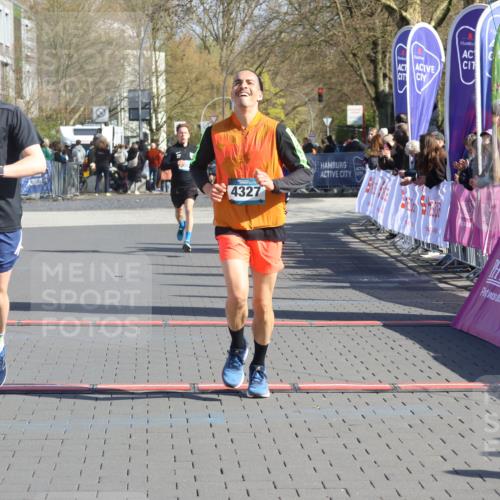 12.04.2026 - 45. Internationalen Wilhelmsburger Insellauf Strokosch-Dieckow http://msf.ph/oto/9454648 12.04.2026 10:42:56 Ziel 2252, 3091, 5442 meine-sportfotos.de