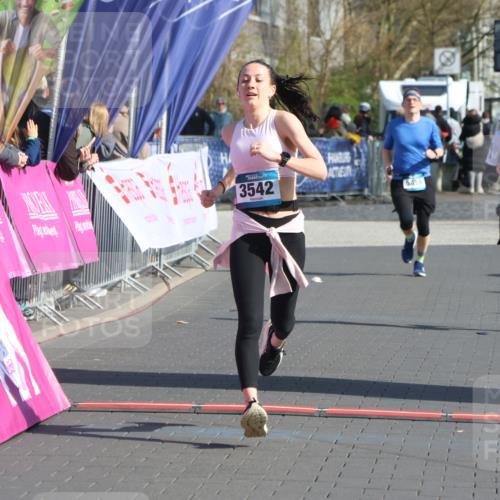 12.04.2026 - 45. Internationalen Wilhelmsburger Insellauf Strokosch-Dieckow http://msf.ph/oto/9454650 12.04.2026 10:30:09 Ziel 3542, 4511 meine-sportfotos.de