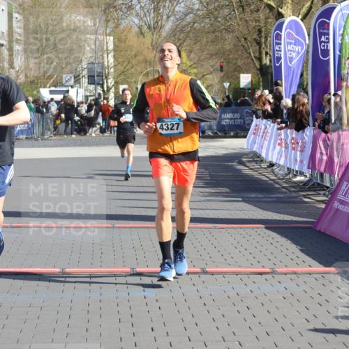 12.04.2026 - 45. Internationalen Wilhelmsburger Insellauf Strokosch-Dieckow http://msf.ph/oto/9454651 12.04.2026 10:42:56 Ziel 2252, 3091, 5442 meine-sportfotos.de