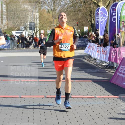 12.04.2026 - 45. Internationalen Wilhelmsburger Insellauf Strokosch-Dieckow http://msf.ph/oto/9454670 12.04.2026 10:42:56 Ziel 2252, 3091, 5442 meine-sportfotos.de