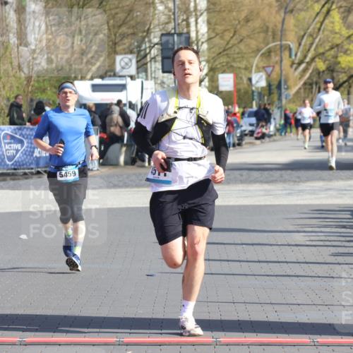 12.04.2026 - 45. Internationalen Wilhelmsburger Insellauf Strokosch-Dieckow http://msf.ph/oto/9454678 12.04.2026 10:30:11 Ziel 3542, 4511, 5459 meine-sportfotos.de