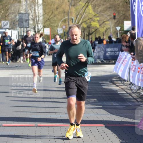 12.04.2026 - 45. Internationalen Wilhelmsburger Insellauf Strokosch-Dieckow http://msf.ph/oto/9454722 12.04.2026 10:43:09 Ziel 5273 meine-sportfotos.de