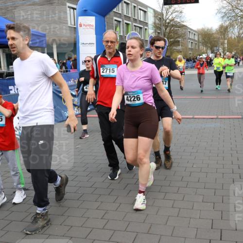 12.04.2026 - 45. Internationalen Wilhelmsburger Insellauf Strokosch-Dieckow http://msf.ph/oto/9454728 12.04.2026 13:04:27 Ziel 4226, 5250, 4247, 2715, 4260, 3034, 5469, 2128, 5667, 2089 meine-sportfotos.de