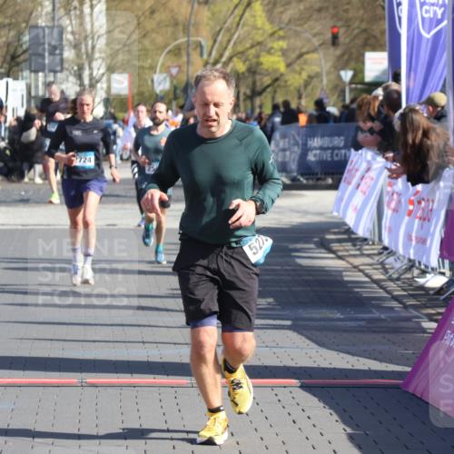 12.04.2026 - 45. Internationalen Wilhelmsburger Insellauf Strokosch-Dieckow http://msf.ph/oto/9454732 12.04.2026 10:43:09 Ziel 5273 meine-sportfotos.de