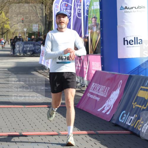 12.04.2026 - 45. Internationalen Wilhelmsburger Insellauf Strokosch-Dieckow http://msf.ph/oto/9454736 12.04.2026 10:30:22 Ziel 4670 meine-sportfotos.de