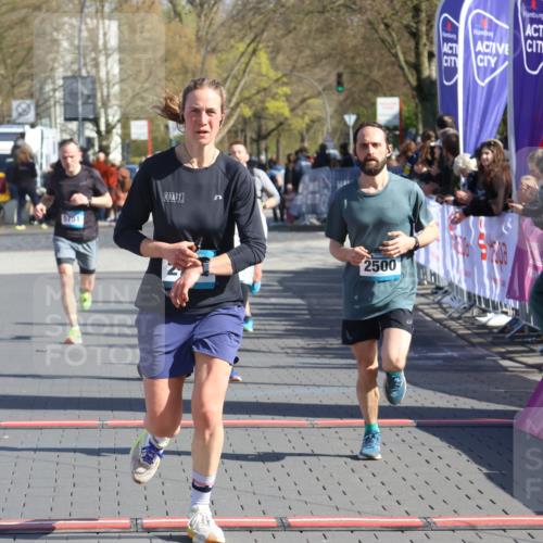 12.04.2026 - 45. Internationalen Wilhelmsburger Insellauf Strokosch-Dieckow http://msf.ph/oto/9454740 12.04.2026 10:43:14 Ziel 2724, 2500, 3021, 5751 meine-sportfotos.de