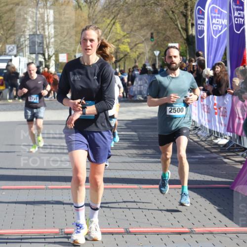 12.04.2026 - 45. Internationalen Wilhelmsburger Insellauf Strokosch-Dieckow http://msf.ph/oto/9454745 12.04.2026 10:43:14 Ziel 2724, 2500, 3021, 5751 meine-sportfotos.de