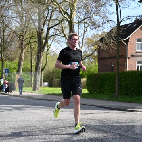 12.04.2026 - 45. Internationalen Wilhelmsburger Insellauf J. Mangold http://msf.ph/oto/9454764 12.04.2026 10:21:54 Ziel 3137, 3930, 3317, 3771, 2010, 3053, 4694, 5507, 5561 meine-sportfotos.de