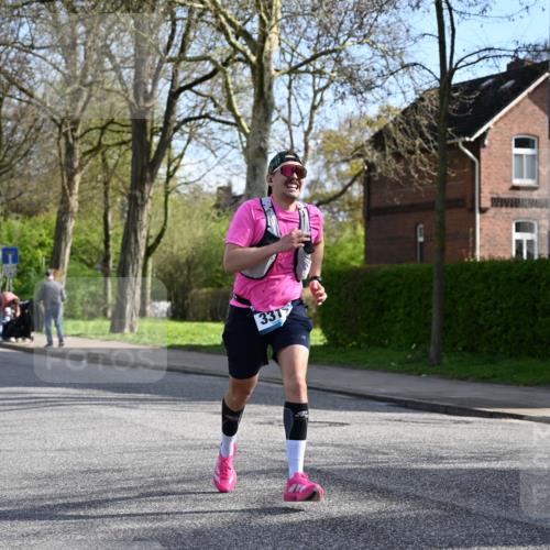 12.04.2026 - 45. Internationalen Wilhelmsburger Insellauf J. Mangold http://msf.ph/oto/9454784 12.04.2026 10:21:58 Ziel 3930, 3317, 3771, 2010, 3053, 4694, 5507, 5561, 3963 meine-sportfotos.de