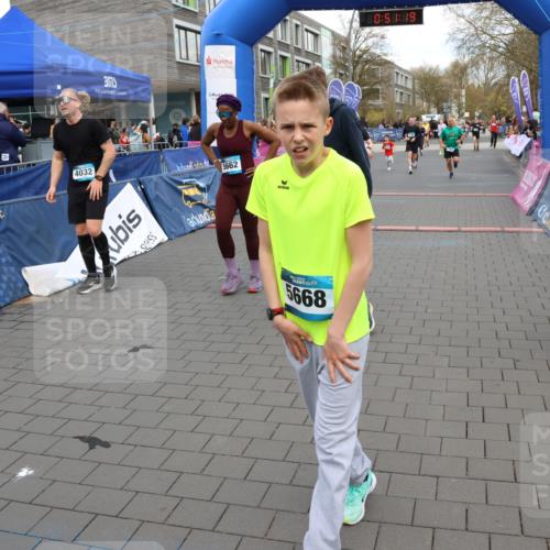 12.04.2026 - 45. Internationalen Wilhelmsburger Insellauf Strokosch-Dieckow http://msf.ph/oto/9454789 12.04.2026 13:04:19 Ziel 5252, 4032, 4345, 2369, 3768, 5155 meine-sportfotos.de