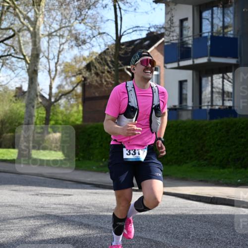 12.04.2026 - 45. Internationalen Wilhelmsburger Insellauf J. Mangold http://msf.ph/oto/9454794 12.04.2026 10:21:58 Ziel 3930, 3317, 3771, 2010, 3053, 4694, 5507, 5561, 3963 meine-sportfotos.de