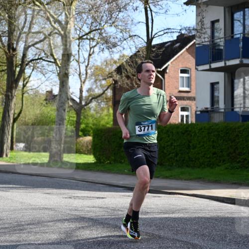 12.04.2026 - 45. Internationalen Wilhelmsburger Insellauf J. Mangold http://msf.ph/oto/9454799 12.04.2026 10:22:02 Ziel 3930, 3317, 3771, 2010, 3053, 4694, 5507, 5561, 3963, 5271 meine-sportfotos.de