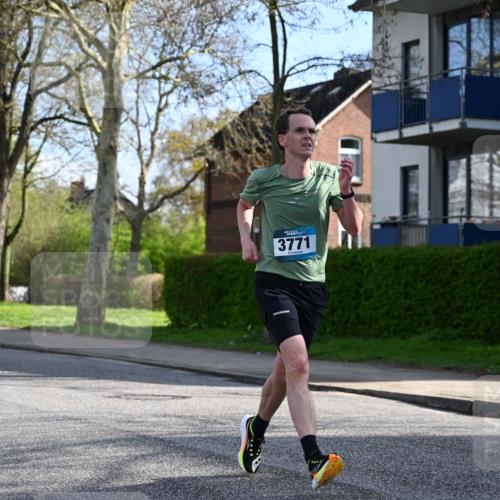 12.04.2026 - 45. Internationalen Wilhelmsburger Insellauf J. Mangold http://msf.ph/oto/9454802 12.04.2026 10:22:02 Ziel 3930, 3317, 3771, 2010, 3053, 4694, 5507, 5561, 3963, 5271 meine-sportfotos.de