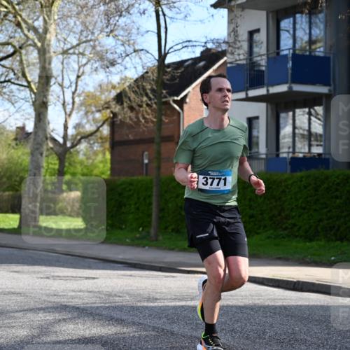 12.04.2026 - 45. Internationalen Wilhelmsburger Insellauf J. Mangold http://msf.ph/oto/9454804 12.04.2026 10:22:03 Ziel 3930, 3317, 3771, 2010, 3053, 4694, 3053, 4694, 5507, 5561, 5561, 3963, 5271 meine-sportfotos.de