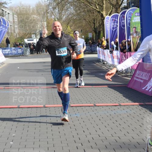 12.04.2026 - 45. Internationalen Wilhelmsburger Insellauf Strokosch-Dieckow http://msf.ph/oto/9454808 12.04.2026 10:30:34 Ziel 4904, 5534, 3845, 5052, 4275 meine-sportfotos.de