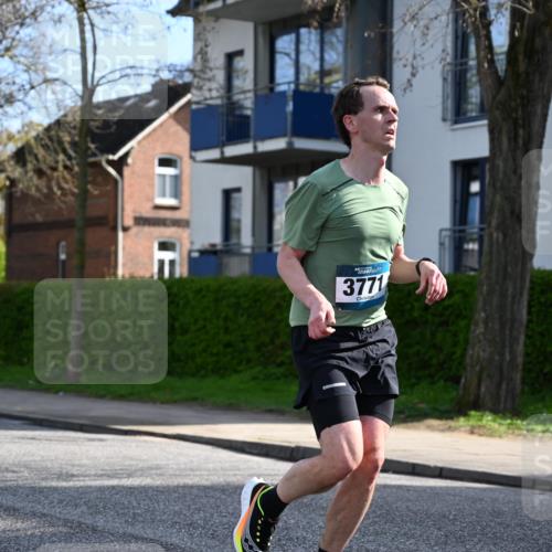 12.04.2026 - 45. Internationalen Wilhelmsburger Insellauf J. Mangold http://msf.ph/oto/9454809 12.04.2026 10:22:03 Ziel 3930, 3317, 3771, 2010, 3053, 4694, 3053, 4694, 5507, 5561, 5561, 3963, 5271 meine-sportfotos.de