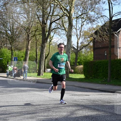 12.04.2026 - 45. Internationalen Wilhelmsburger Insellauf J. Mangold http://msf.ph/oto/9454814 12.04.2026 10:22:06 Ziel 3317, 3771, 2010, 3053, 4694, 5507, 5561, 3963, 5271 meine-sportfotos.de