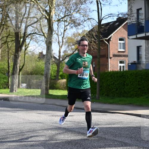 12.04.2026 - 45. Internationalen Wilhelmsburger Insellauf J. Mangold http://msf.ph/oto/9454823 12.04.2026 10:22:06 Ziel 3317, 3771, 2010, 3053, 4694, 5507, 5561, 3963, 5271 meine-sportfotos.de