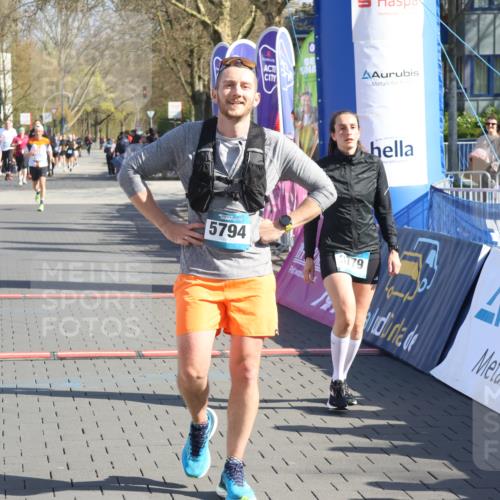 12.04.2026 - 45. Internationalen Wilhelmsburger Insellauf Strokosch-Dieckow http://msf.ph/oto/9454829 12.04.2026 10:43:22 Ziel 5751, 5794, 3779, 5840 meine-sportfotos.de