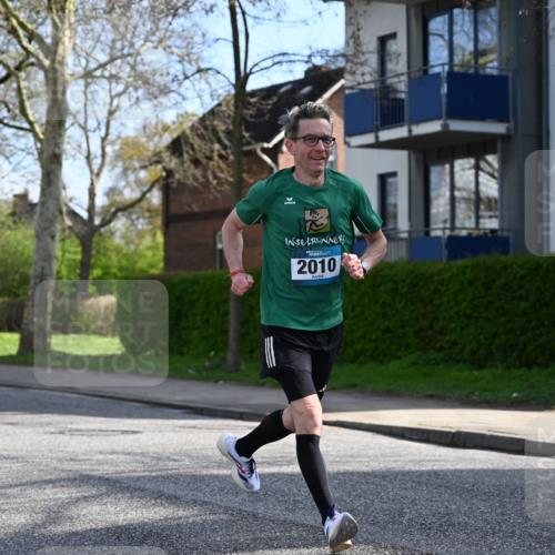 12.04.2026 - 45. Internationalen Wilhelmsburger Insellauf J. Mangold http://msf.ph/oto/9454830 12.04.2026 10:22:06 Ziel 3317, 3771, 2010, 3053, 4694, 5507, 5561, 3963, 5271 meine-sportfotos.de