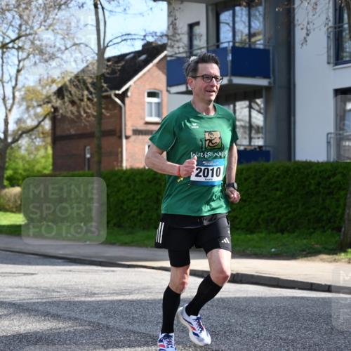 12.04.2026 - 45. Internationalen Wilhelmsburger Insellauf J. Mangold http://msf.ph/oto/9454832 12.04.2026 10:22:07 Ziel 3771, 2010, 3053, 4694, 5507, 5561, 3963, 5271 meine-sportfotos.de
