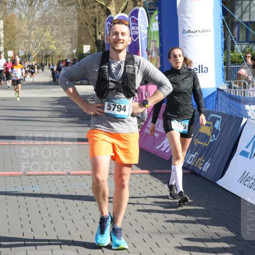 12.04.2026 - 45. Internationalen Wilhelmsburger Insellauf Strokosch-Dieckow http://msf.ph/oto/9454838 12.04.2026 10:43:22 Ziel 5751, 5794, 3779, 5840 meine-sportfotos.de