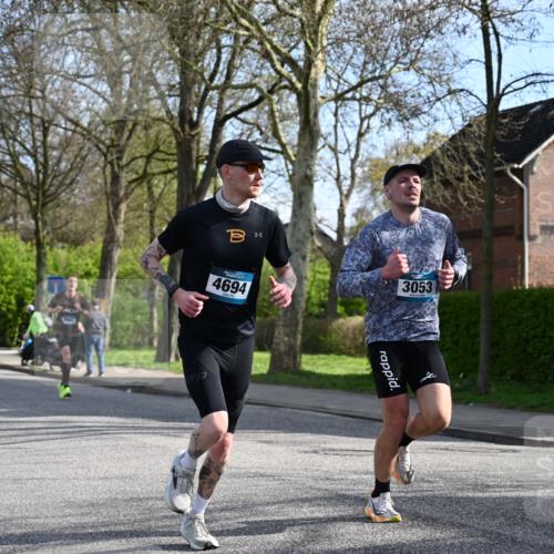 12.04.2026 - 45. Internationalen Wilhelmsburger Insellauf J. Mangold http://msf.ph/oto/9454841 12.04.2026 10:22:21 Ziel 3053, 4694, 5507, 5561, 3963, 5271, 4384, 4291, 2383 meine-sportfotos.de