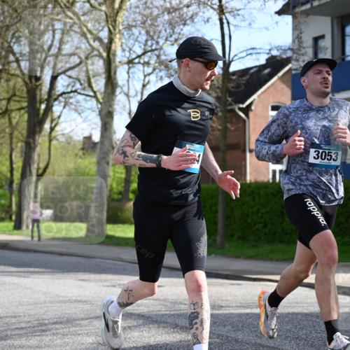 12.04.2026 - 45. Internationalen Wilhelmsburger Insellauf J. Mangold http://msf.ph/oto/9454850 12.04.2026 10:22:21 Ziel 3053, 4694, 5507, 5561, 3963, 5271, 4384, 4291, 2383 meine-sportfotos.de