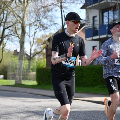 12.04.2026 - 45. Internationalen Wilhelmsburger Insellauf J. Mangold http://msf.ph/oto/9454853 12.04.2026 10:22:21 Ziel 3053, 4694, 5507, 5561, 3963, 5271, 4384, 4291, 2383 meine-sportfotos.de