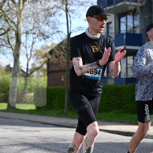 12.04.2026 - 45. Internationalen Wilhelmsburger Insellauf J. Mangold http://msf.ph/oto/9454856 12.04.2026 10:22:21 Ziel 3053, 4694, 5507, 5561, 3963, 5271, 4384, 4291, 2383 meine-sportfotos.de