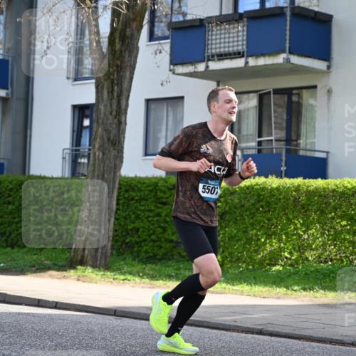12.04.2026 - 45. Internationalen Wilhelmsburger Insellauf J. Mangold http://msf.ph/oto/9454865 12.04.2026 10:22:26 Ziel 3053, 4694, 5507, 5561, 3963, 5271, 5271, 4384, 4291, 2383 meine-sportfotos.de