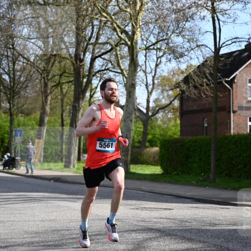 12.04.2026 - 45. Internationalen Wilhelmsburger Insellauf J. Mangold http://msf.ph/oto/9454870 12.04.2026 10:22:34 Ziel 5507, 5561, 3963, 5271, 4384, 4291, 2383 meine-sportfotos.de